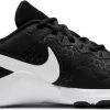 Nike Legend Essential 2 Sportschoenen Dames - Maat 39