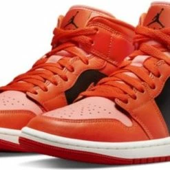 Air Jordan 1 Mid (Halloween) - Maat 41