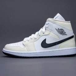 Nike Air Jordan 1 Mid Coconut Milk (W) BQ6472-121 Maat 41 Kleur Als Op Foto