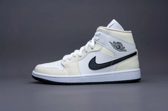 Nike Air Jordan 1 Mid Coconut Milk (W) BQ6472-121 Maat 41 Kleur Als Op Foto 1 Nike Air Jordan 1 Mid Coconut Milk (W) BQ6472-121 Maat 41 Kleur Als Op Foto