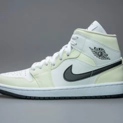 Nike Air Jordan 1 Mid Coconut Milk (W) BQ6472-121 Maat 41 Kleur Als Op Foto 10 Nike Air Jordan 1 Mid Coconut Milk (W) BQ6472-121 Maat 41 Kleur Als Op Foto -dames-schoenen Verkoop 550x366 132