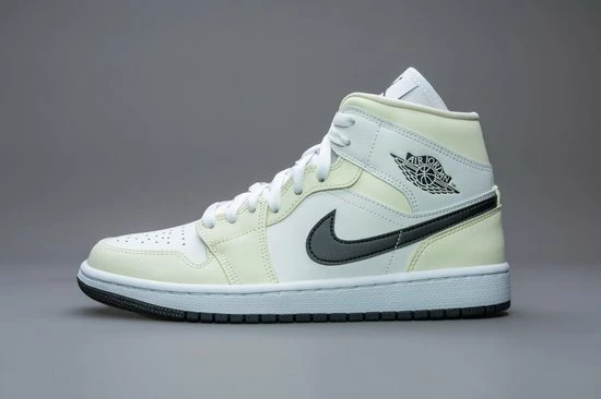 Nike Air Jordan 1 Mid Coconut Milk (W) BQ6472-121 Maat 41 Kleur Als Op Foto 4 Nike Air Jordan 1 Mid Coconut Milk (W) BQ6472-121 Maat 41 Kleur Als Op Foto - Afbeelding 4