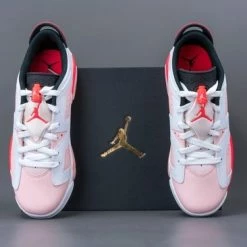 Nike Air Jordan 6 Retro Low Atmosphere (GS) 768878-102 Maat 39 Kleur Als Op Foto -dames-schoenen Verkoop 550x366 189