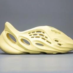 Adidas Yeezy Foam Runner Sulfur GV6775 Maat 39 Kleur Als Op Foto