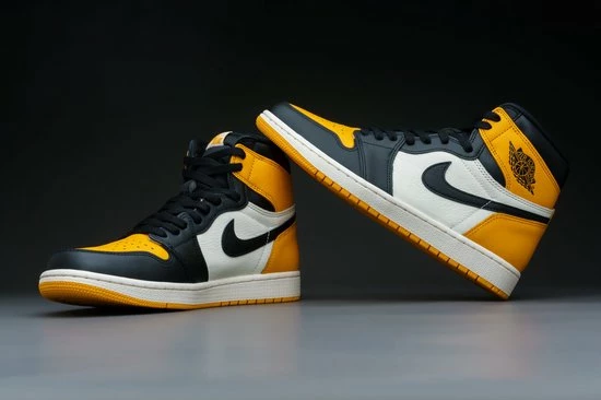 Nike Air Jordan 1 Retro High OG Yellow Toe 555088-711 Maat 43 GEEL 3 Nike Air Jordan 1 Retro High OG Yellow Toe 555088-711 Maat 43 GEEL - Afbeelding 3