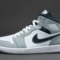 Nike Air Jordan 1 Mid Light Smoke Grey Anthracite 554724-078 Maat 40 Grijs 15 Nike Air Jordan 1 Mid Light Smoke Grey Anthracite 554724-078 Maat 40 Grijs -dames-schoenen Verkoop 550x366 61