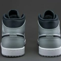 Nike Air Jordan 1 Mid Light Smoke Grey Anthracite 554724-078 Maat 40 Grijs 17 Nike Air Jordan 1 Mid Light Smoke Grey Anthracite 554724-078 Maat 40 Grijs -dames-schoenen Verkoop 550x366 63