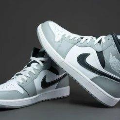 Nike Air Jordan 1 Mid Light Smoke Grey Anthracite 554724-078 Maat 40 Grijs 19 Nike Air Jordan 1 Mid Light Smoke Grey Anthracite 554724-078 Maat 40 Grijs -dames-schoenen Verkoop 550x366 65
