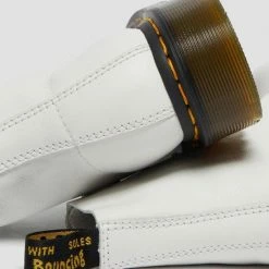 Dr. Martens 1460 PASCAL OPTICAL WHITE VIRA - Volwassenen VeterlaarzenHalf-hoge Schoenen - Kleur: Wit/beige - Maat: 40 -dames-schoenen Verkoop 550x603