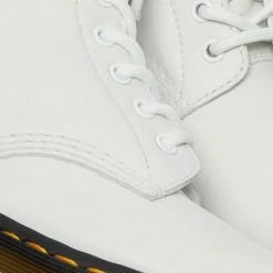 Dr. Martens 1460 PASCAL OPTICAL WHITE VIRA - Volwassenen VeterlaarzenHalf-hoge Schoenen - Kleur: Wit/beige - Maat: 40 -dames-schoenen Verkoop 550x687 1