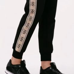 Calvin Klein Retro Runner 4 Lage Sneakers - Dames - Zwart - Maat 38 18 Calvin Klein Retro Runner 4 Lage Sneakers - Dames - Zwart - Maat 38 -dames-schoenen Verkoop 550x784